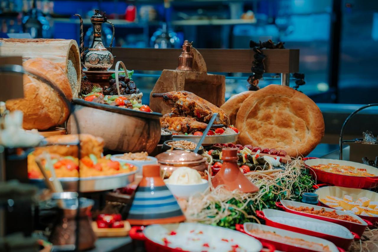 Mercure Trabzon Hotel Екстериор снимка A buffet at a restaurant