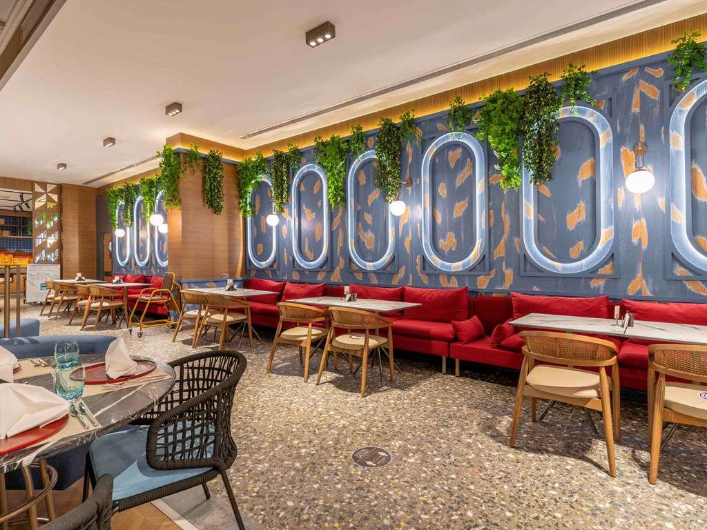 Mercure Trabzon Hotel Ресторант снимка Interior of a restaurant in the mall