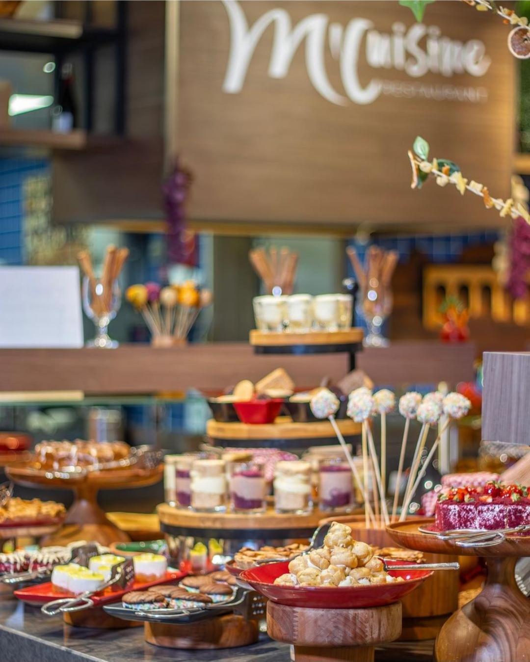 Mercure Trabzon Hotel Екстериор снимка A dessert buffet